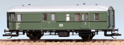 [Osobn� vozy] &rarr;&nbsp;[Sp�n� a osobn�]&nbsp;&rarr;&nbsp;[2-os� pr�choz� typ Bi/Ci]&nbsp;&rarr;&nbsp;52001: po�tovn� v�z zelen� se sv�tle �edou st�echou